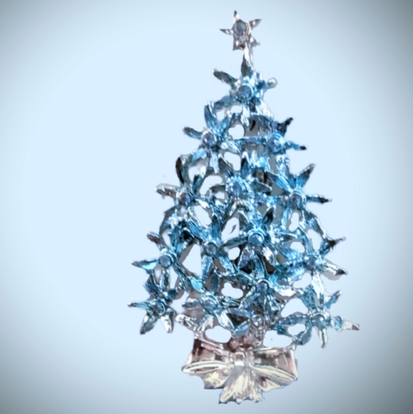 Crystal Christmas Tree Brooch - Picture 2 of 11